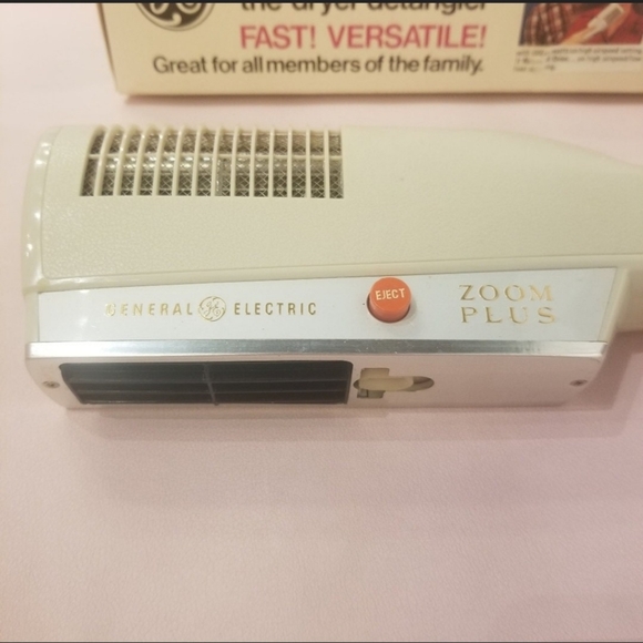 Zoom plus the dryer detangler with attachments. - Picture 2 of 11